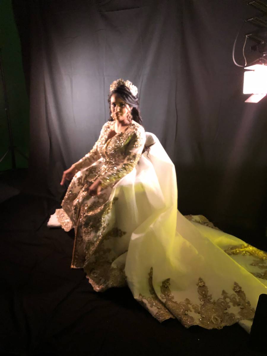 Location de studio vidéo à Toulouse pour tournage vidéo mode: Robe de mariée orientale